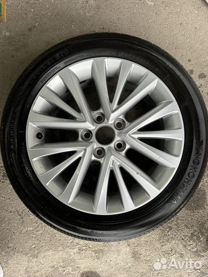 Колесо в сборе на Toyota Camry/55 оригинал