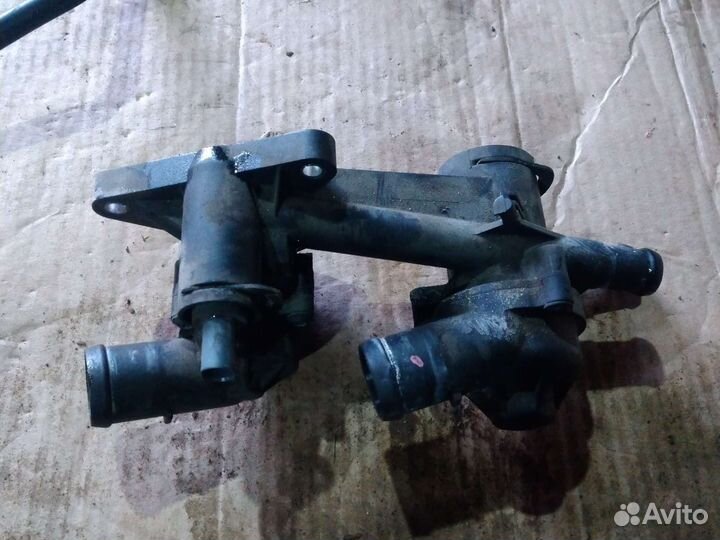 Корпус термостата VW Audi Skoda 1.4 tsi 03C121121D