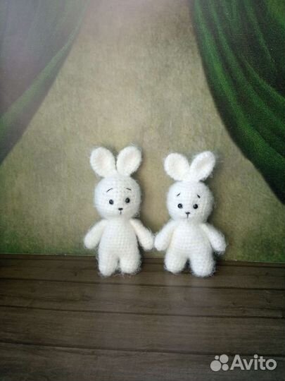 Зайчик вязаный