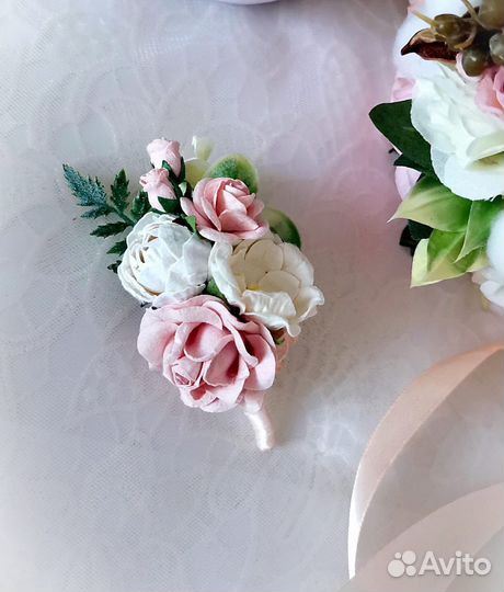 Браслеты для подружек невесты и бутоньерки