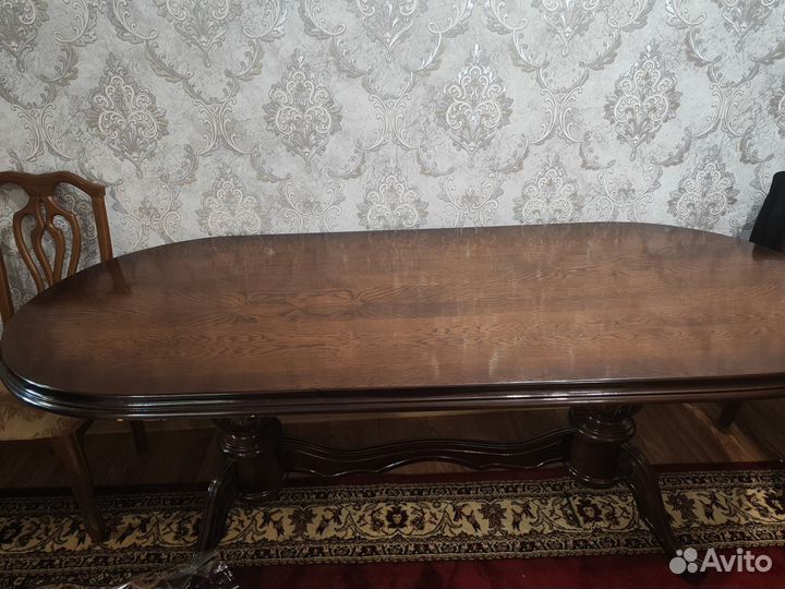 Стол обеденный