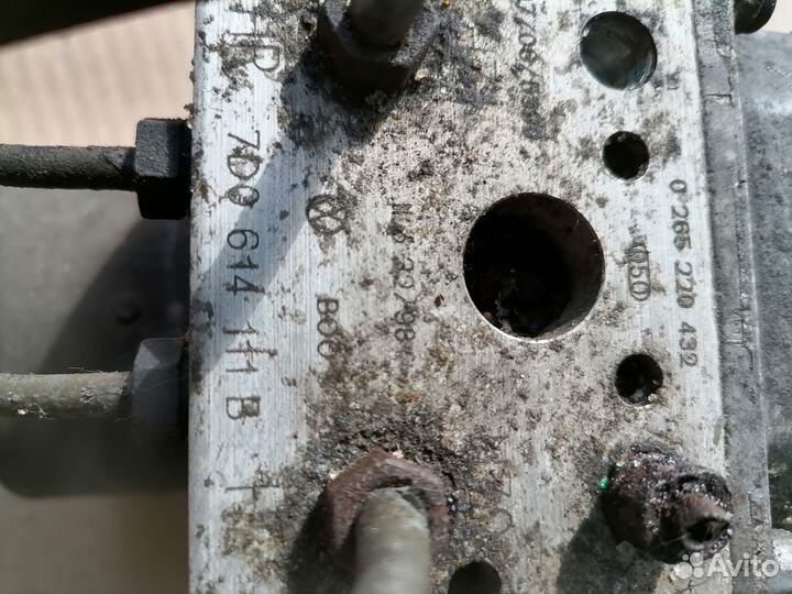 Блок ABS Фольксваген Т4 2.5 7D0 611 111 D
