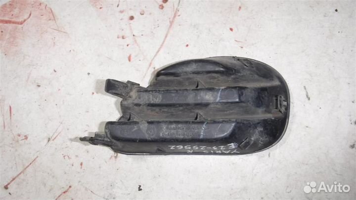 Решетка в бампер правая Toyota Yaris (XP90) 2005