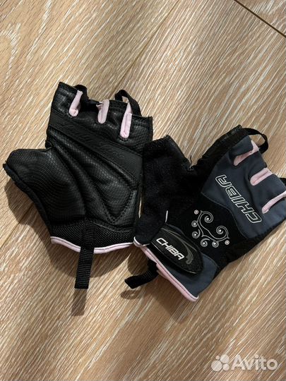 Спортивные перчатки