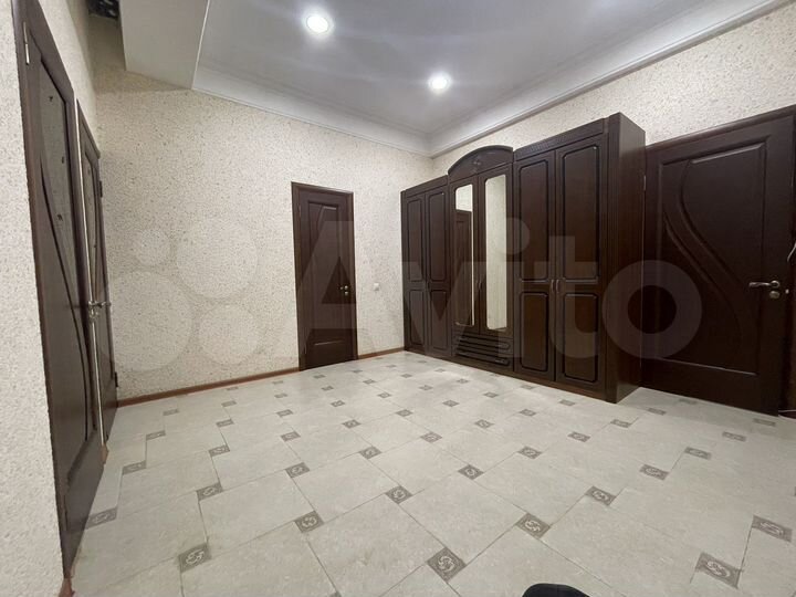 3-к. квартира, 101 м², 4/7 эт.