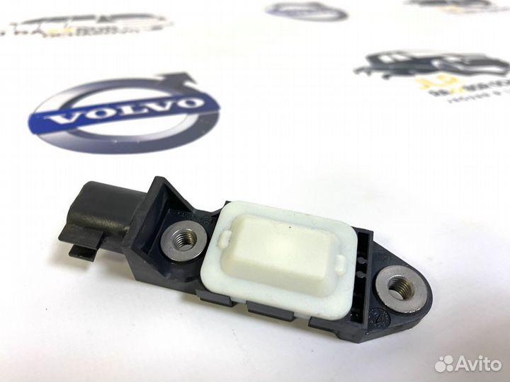 Датчик удара правый Volvo XC90 2002-2014