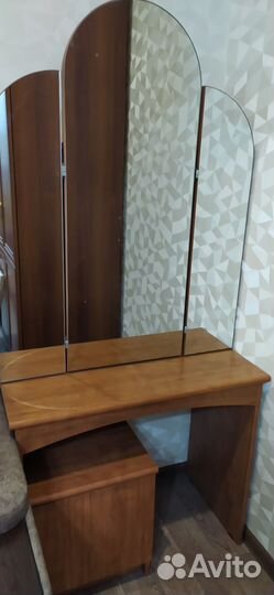 Туалетный столик, трельяж