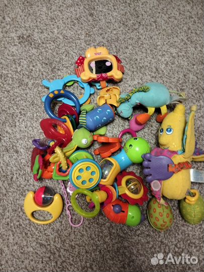 Много игрушек для малыша