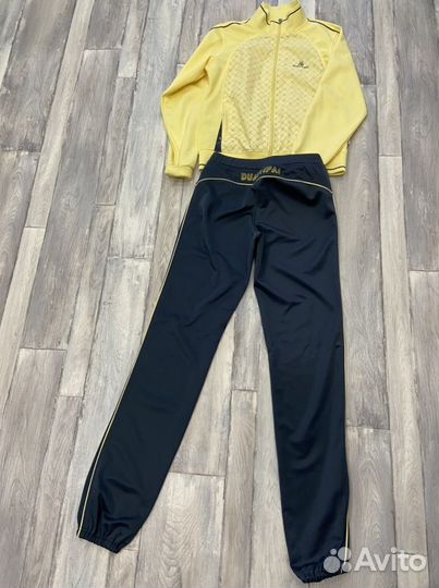 Спортивный костюм женский