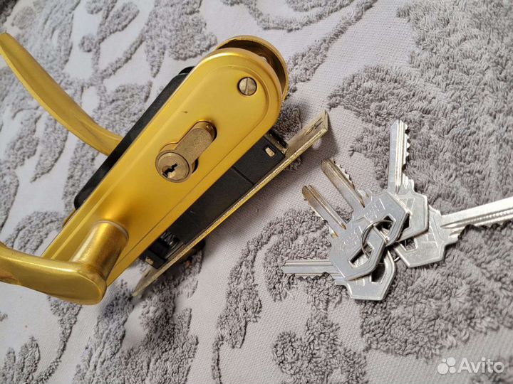 Замок дверной новый