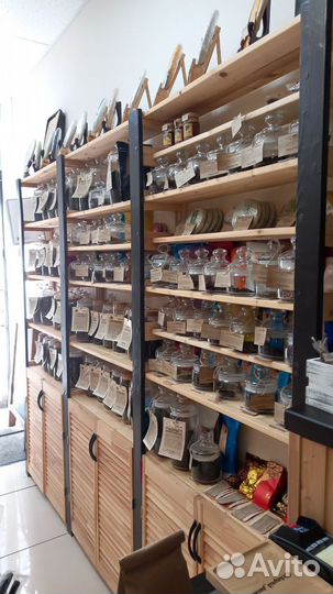 Продавец в чайный магазин