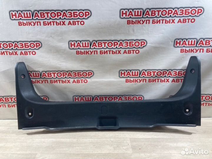 Накладка замка багажника Nissan Almera G15 седан