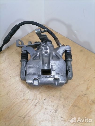 Задний левый тормозной суппорт Мазда 3 BM