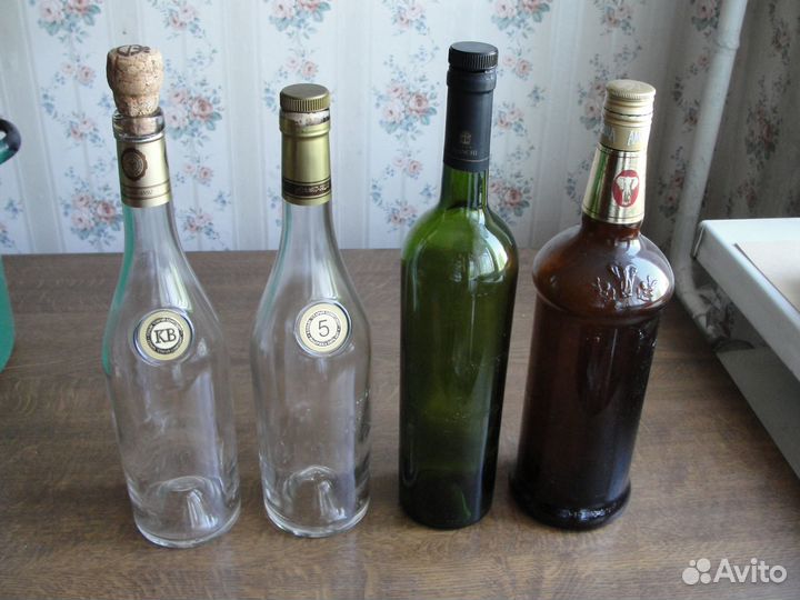 Винные бутылки, мерная бутылочка