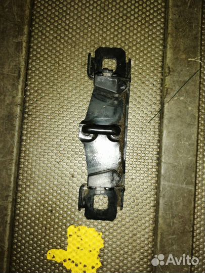 Петля крышки багажника Ford Focus 3 CB8