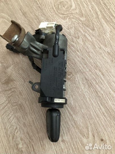 Замок зажигания Toyota avensis 1 поколение