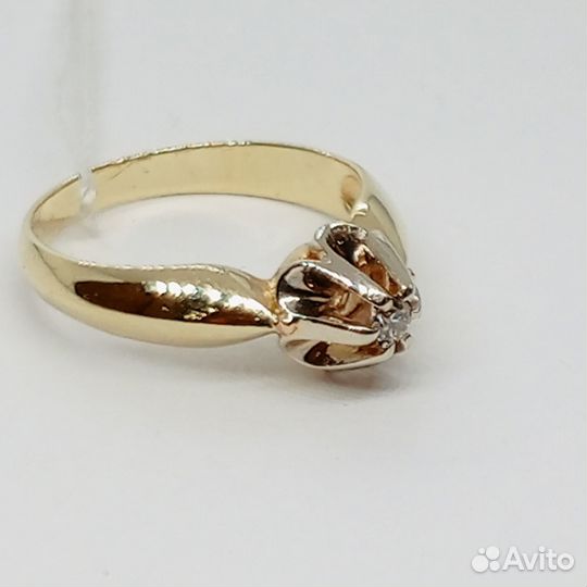 Кольцо с природным камнем Золото