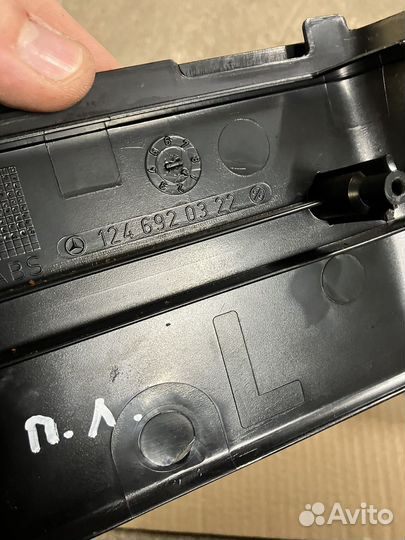 Накладки центральных стоек w124 черные