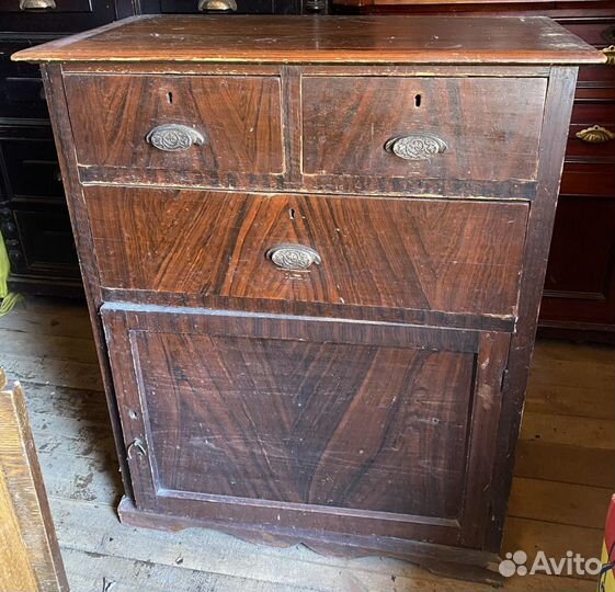 Старинный комод