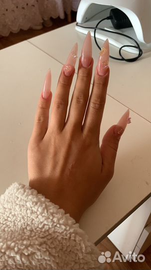 Модель на маникюр