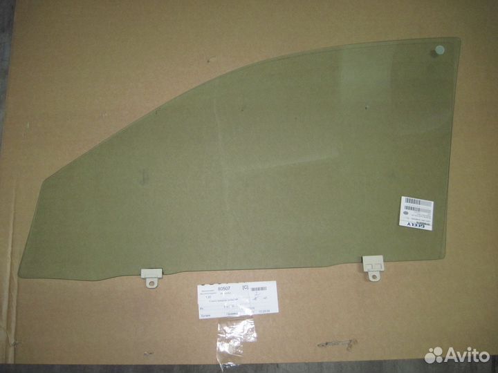 Стекло передней правой двери Джили мк / мк крос