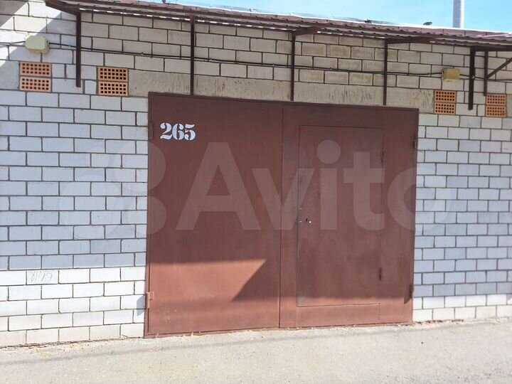 Гараж, > 30 м²