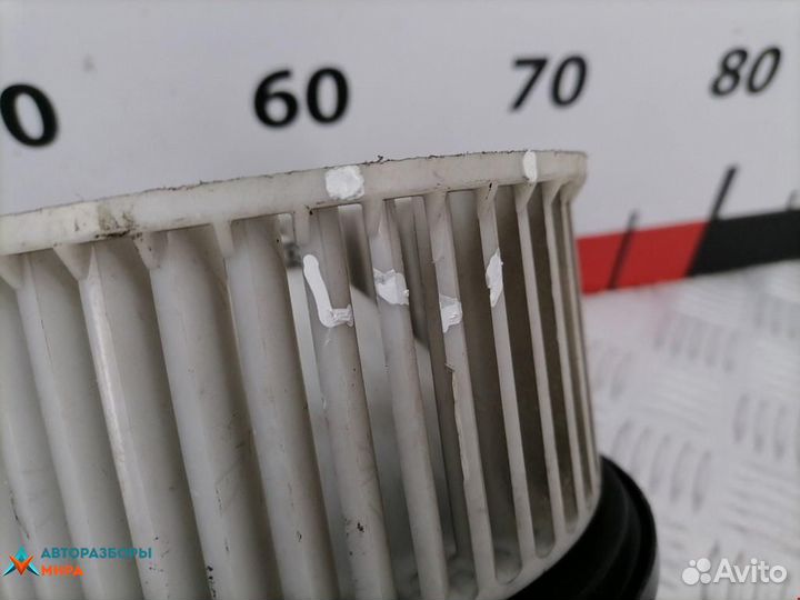 Моторчик печки Mazda Tribute 2003 E11261B10