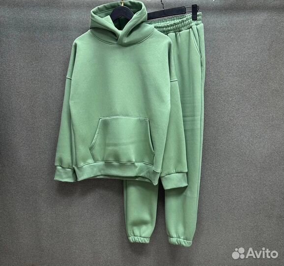 Женский спортивный костюм