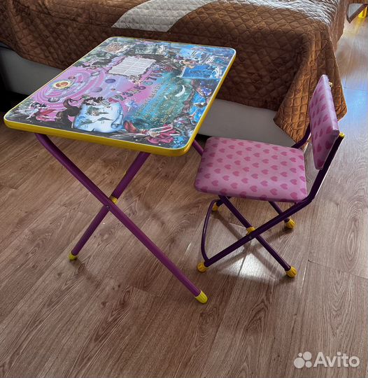 Детский стол со стулом