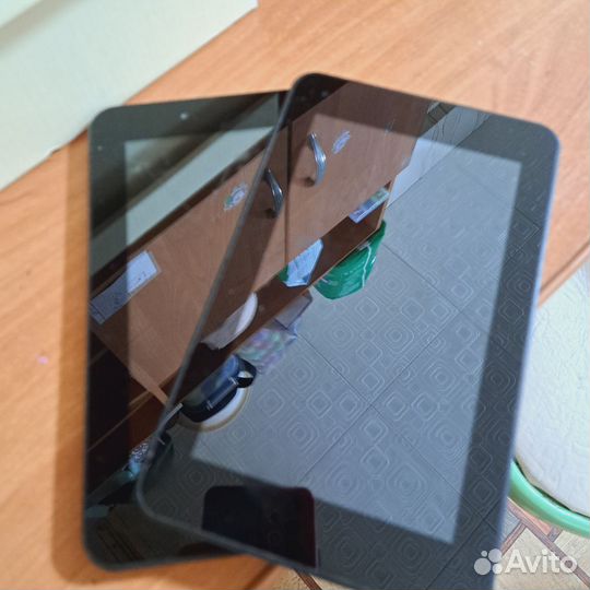 Два планшета на запчасти