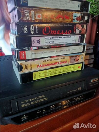 Видеомагнитофон, кассеты к нему