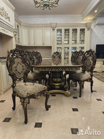 Стол обеденный