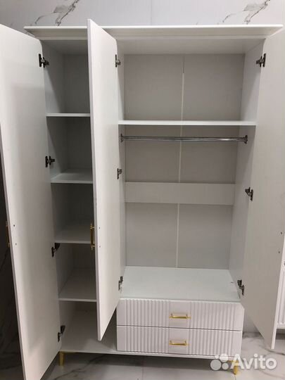 Шкаф распашной белый