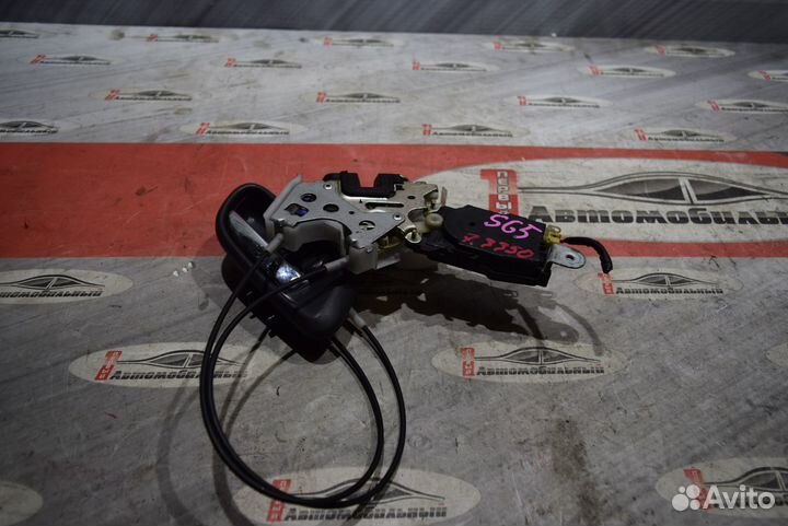 Замок двери право c Subaru Forester SG5 EJ202