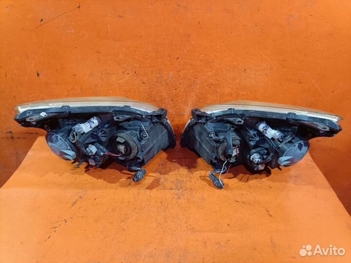 Фара Toyota Avensis AZT250