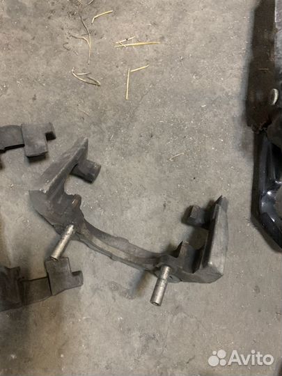 Скоба суппорта бмв X5 f15 BMW X6 f16