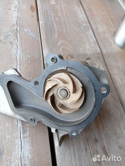 Помпа Ford Focus 1,6