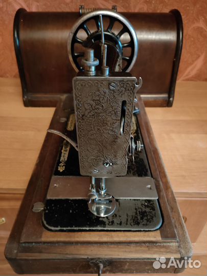 Швейная машинка Зингер
