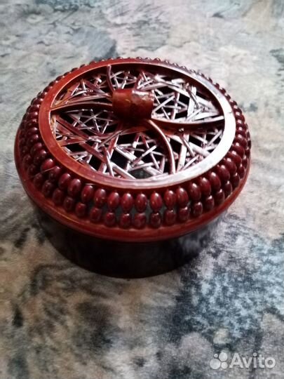 Шкатулка круглая плетёная