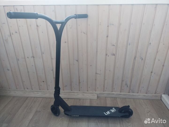 Полупрофессиональный трюковой самокат Limit LMT 09