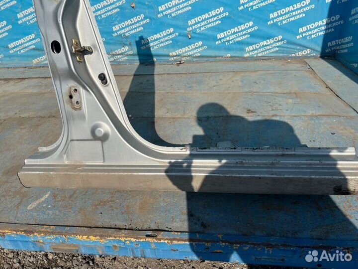 Правый порог со стойкой Chevrolet Aveo T200 седан