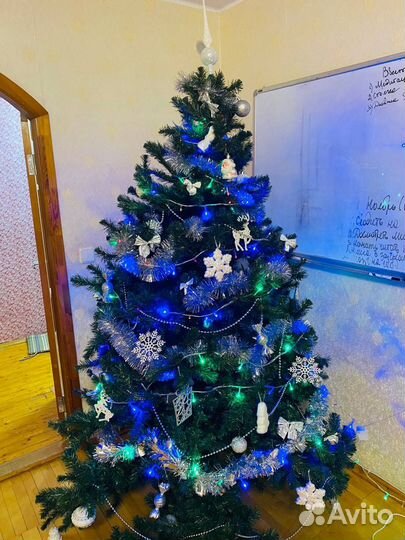 Елка новогодняя с игрушками