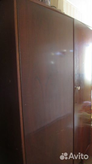 Шкаф с тумбой