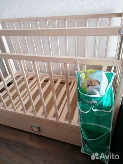 Детская кроватка с поперечным маятником