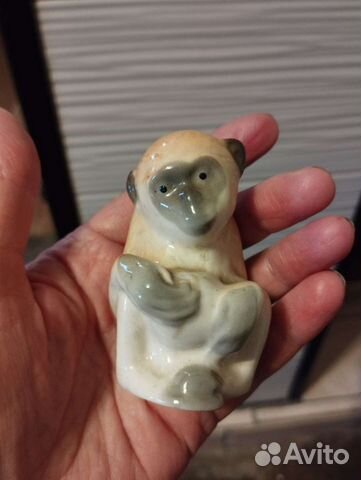 Обезьянка с мячом