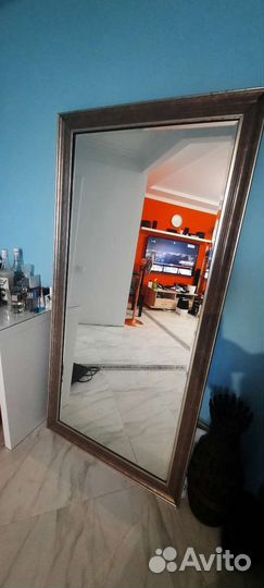 Зеркало в багете большое. Пластик под дерево