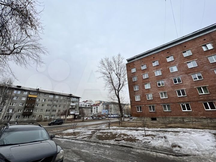 Комната 19 м² в 9-к., 4/5 эт.