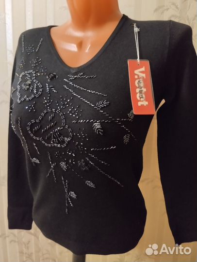 Кофта в вышивкой бисером