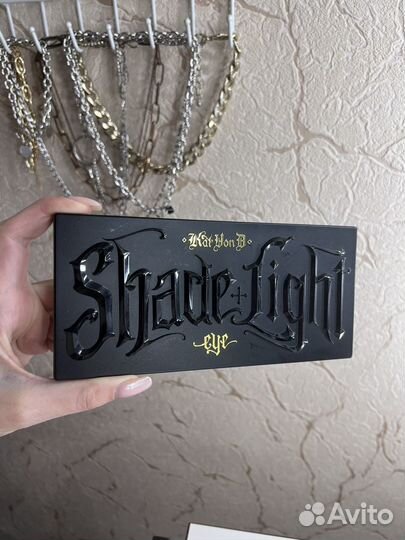 Палетка теней Kat Von D shade & light