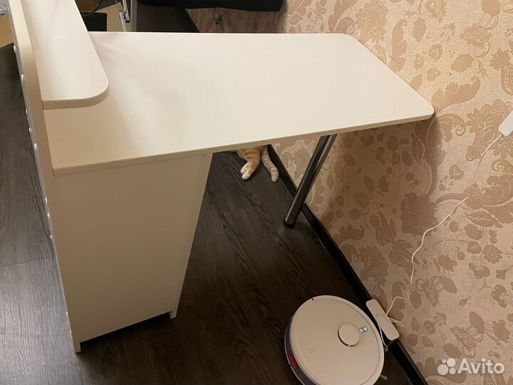 Маникюрный столик